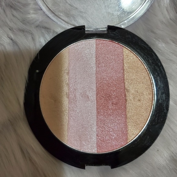 Wet n Wild illuminating palette - Picture 3 of 5